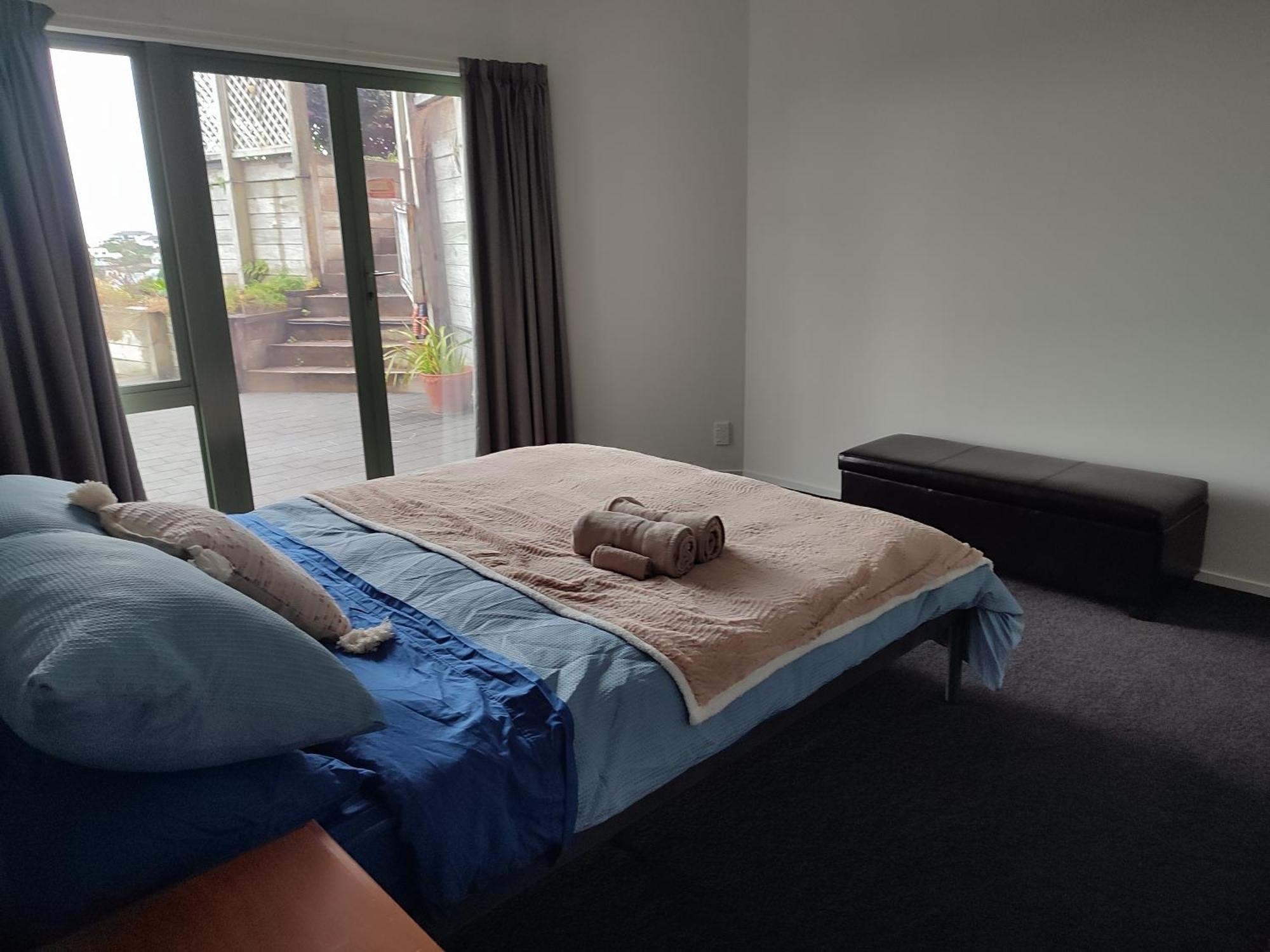 Panoramic Vista On Burns Villa New Plymouth Room photo